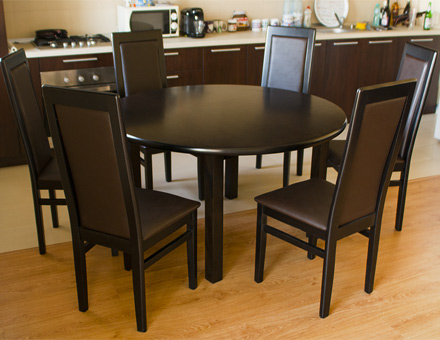 Round Roxana table and MD107M chairs set