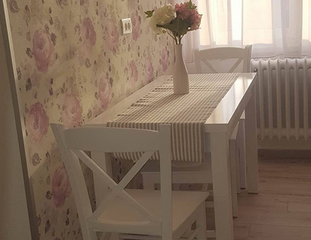 Country II table, Nordia stools and Loredana chairs