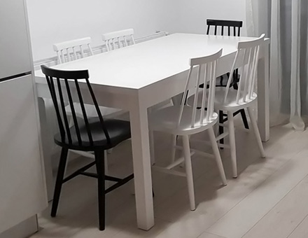 Country II table with Luton chairs set