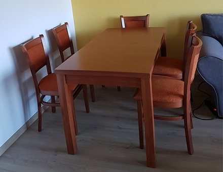 Extendable Roxana table with MD237 chairs