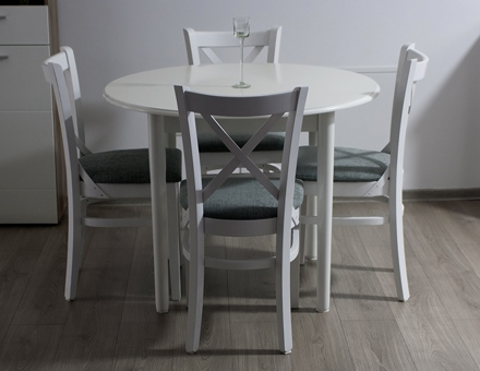 Ava table with MD470 chairs