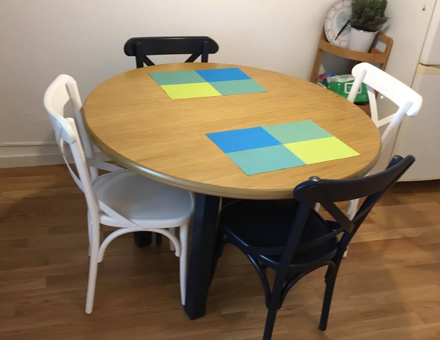 Roxana table with Niv chairs