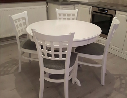 Ghera table with MD170 chairs