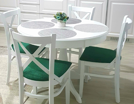 Ghera table with MD470 chairs