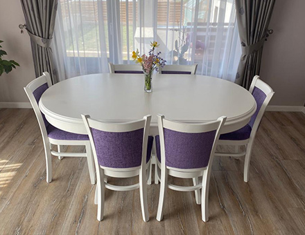 Europa table with upholstered MD238 chairs