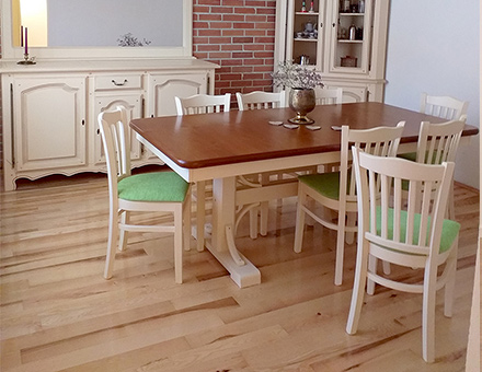 Extendable Sophia table with Boston chairs