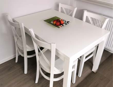 Country II table with MD470 chairs