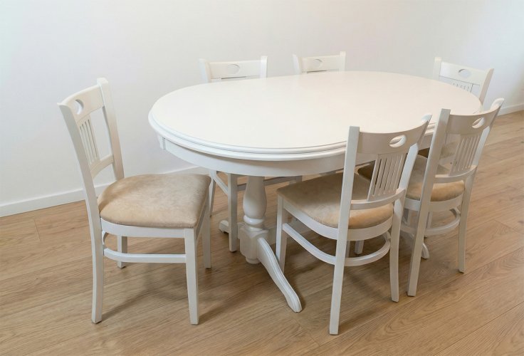 Europa table with MD370 chairs